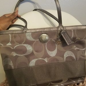 *AUTHENTIC* Coach medium size shoulder purse